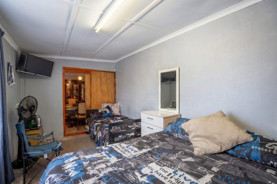 5 Bedroom Property for Sale in Electric City Western Cape
